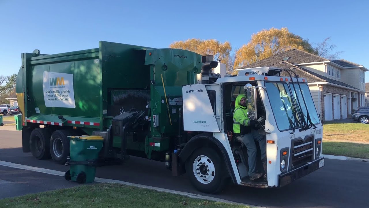 Super Fast Waste Management Mack LEU McNeilus M/ASL Garbage Truck