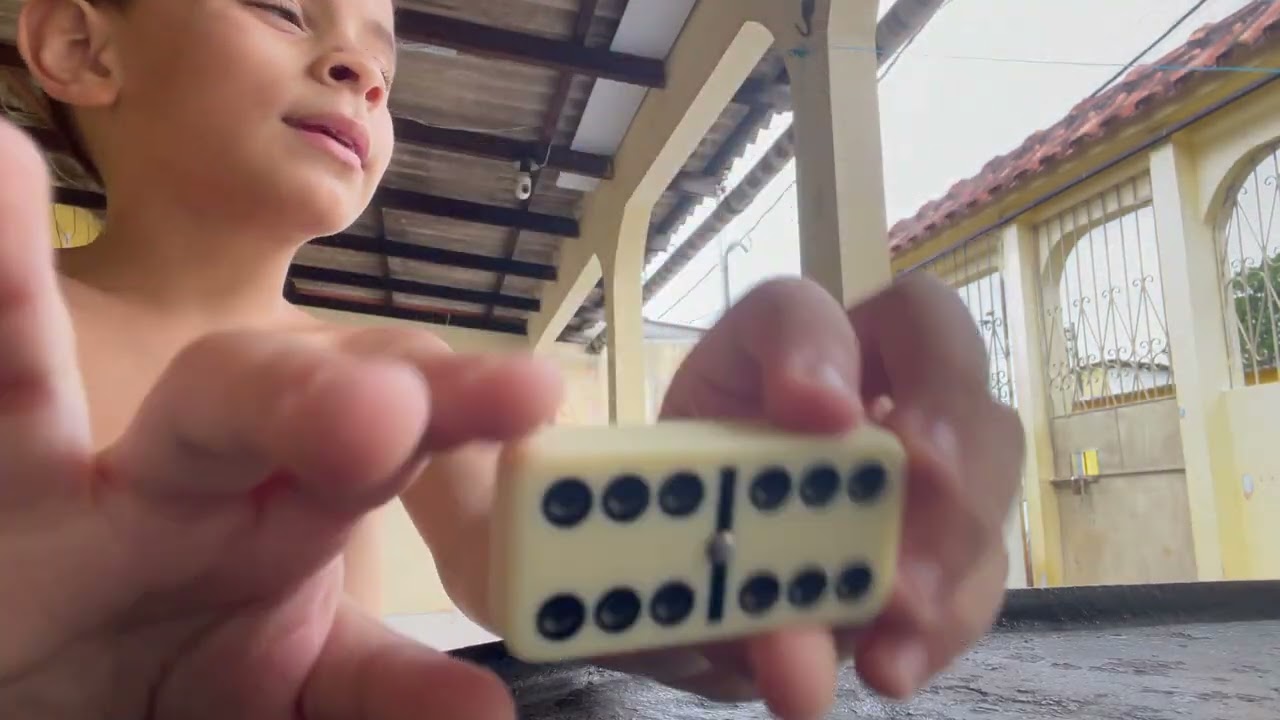 Brincando de dominó 