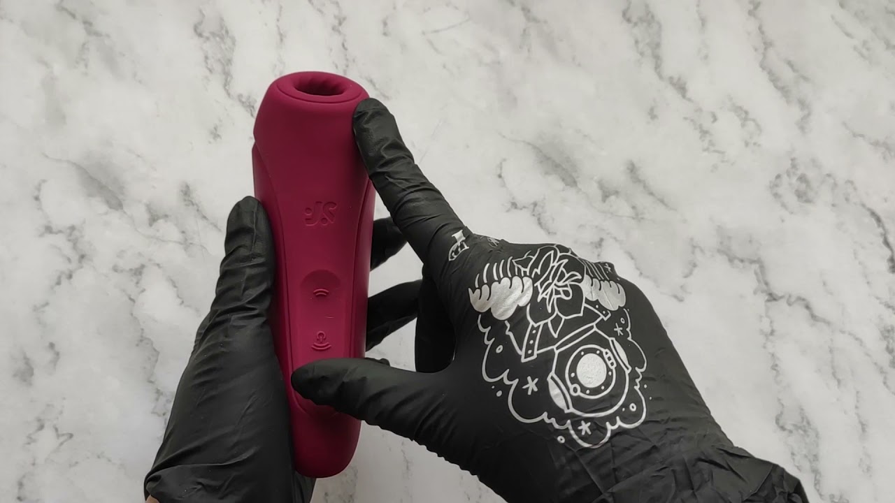 Обзор вакуумно-волнового клиторального стимулятора Curvy 1+ от  компании Satisfyer