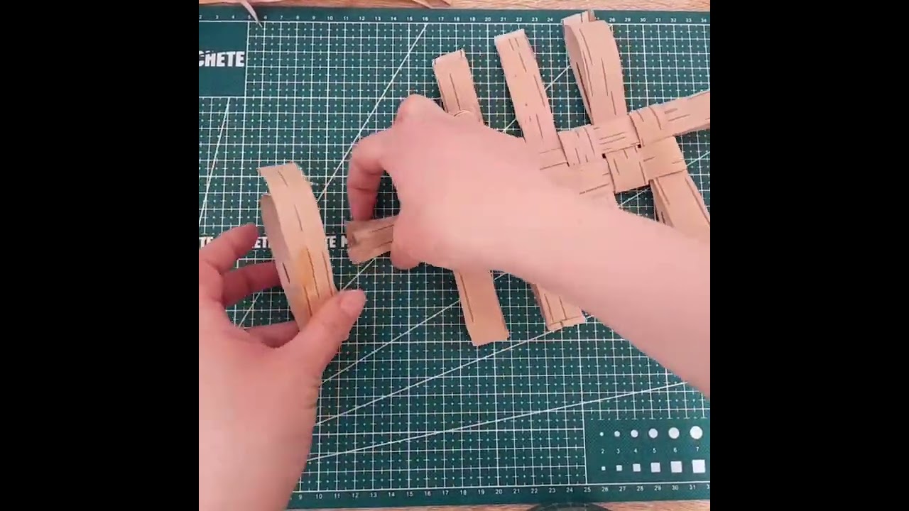Супер простая и супер прочная корзинка-ягодница из бересты😀