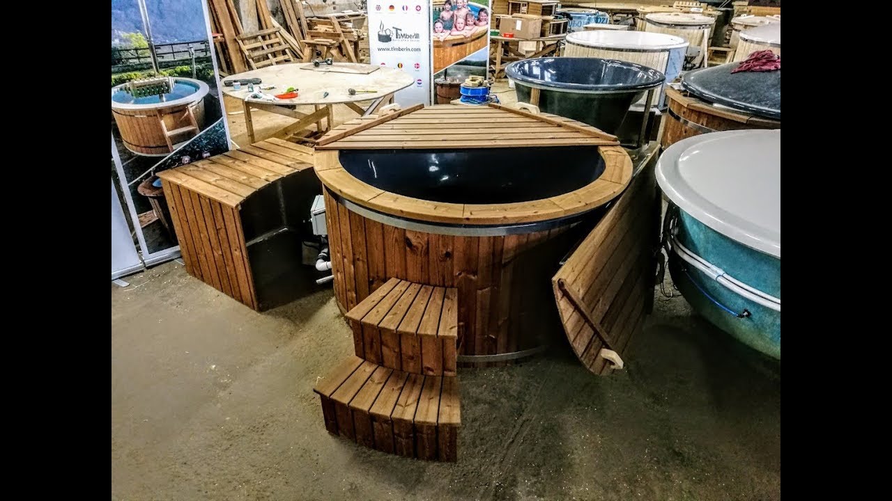 Wooden hot tub with electric heater
