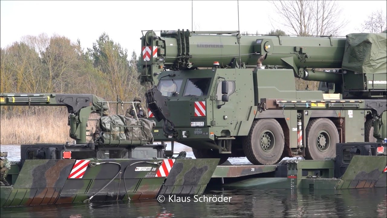 Liebherr G- LTM 1090 Gewässerübergang Havel- Joint Engineer 23