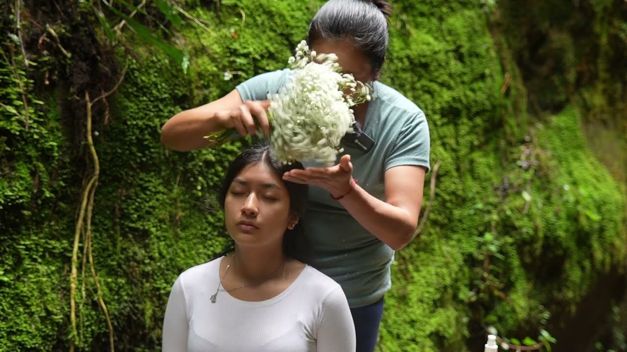 Masaje ASMR relajante de Doña Esperanza, limpia energética con susurros y sonidos suaves para dormir