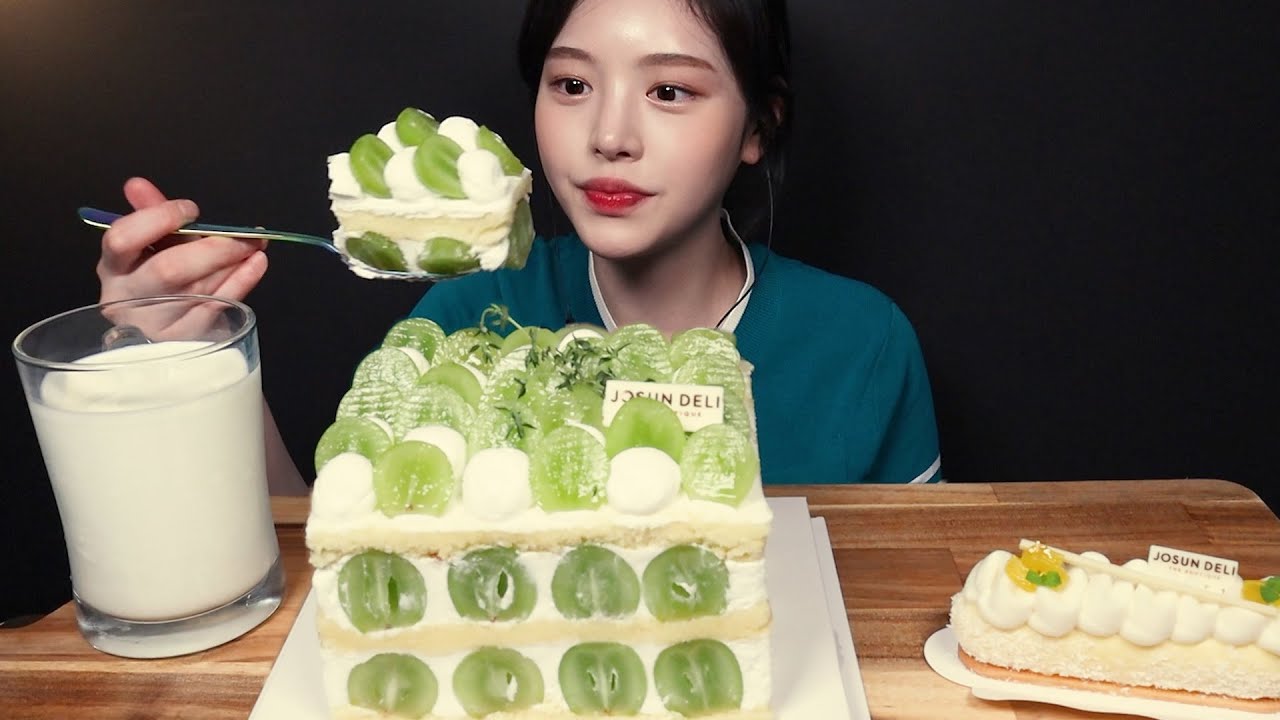 SUB)과즙팡팡 샤인머스켓 케이크 먹방🎂💚 수저로 와랄라 퍼먹기 디저트 리얼사운드 Shine Muscat Cake Mukbang Asmr