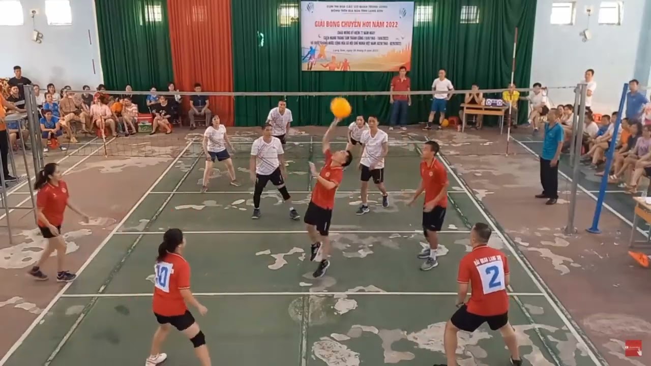 Tri Thức 4.0 | T&igrave;nh huống b&oacute;ng tranh c&atilde;i trong b&oacute;ng chuyền hơi v&agrave; quy định của Luật B&oacute;ng chuyền hơi
