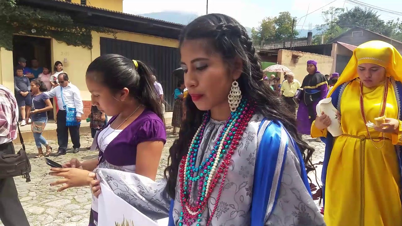 Hermosas patojas cargando procesion  en Chicacao Suchitepequez