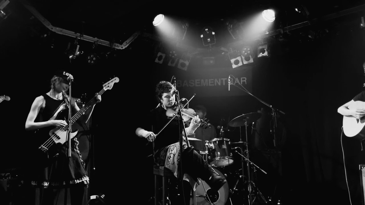 kisses - open your heart (to love) (Live at BASEMENTBAR)