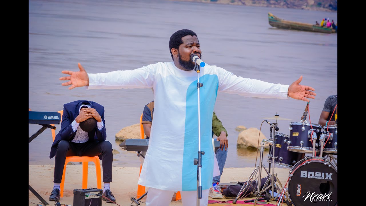 NA wuti mosika kembo na yo nzambe avec le Frère Emmanuel Musongo(session live Matadi2)avec lyrics