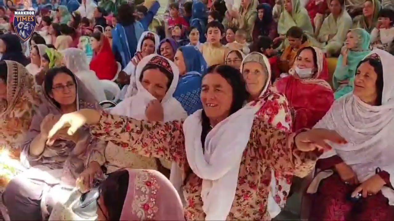 Hunza Traditional Musical Show | Hunza Ka Rawayati Cultural Dance | An Old Women Dancing
