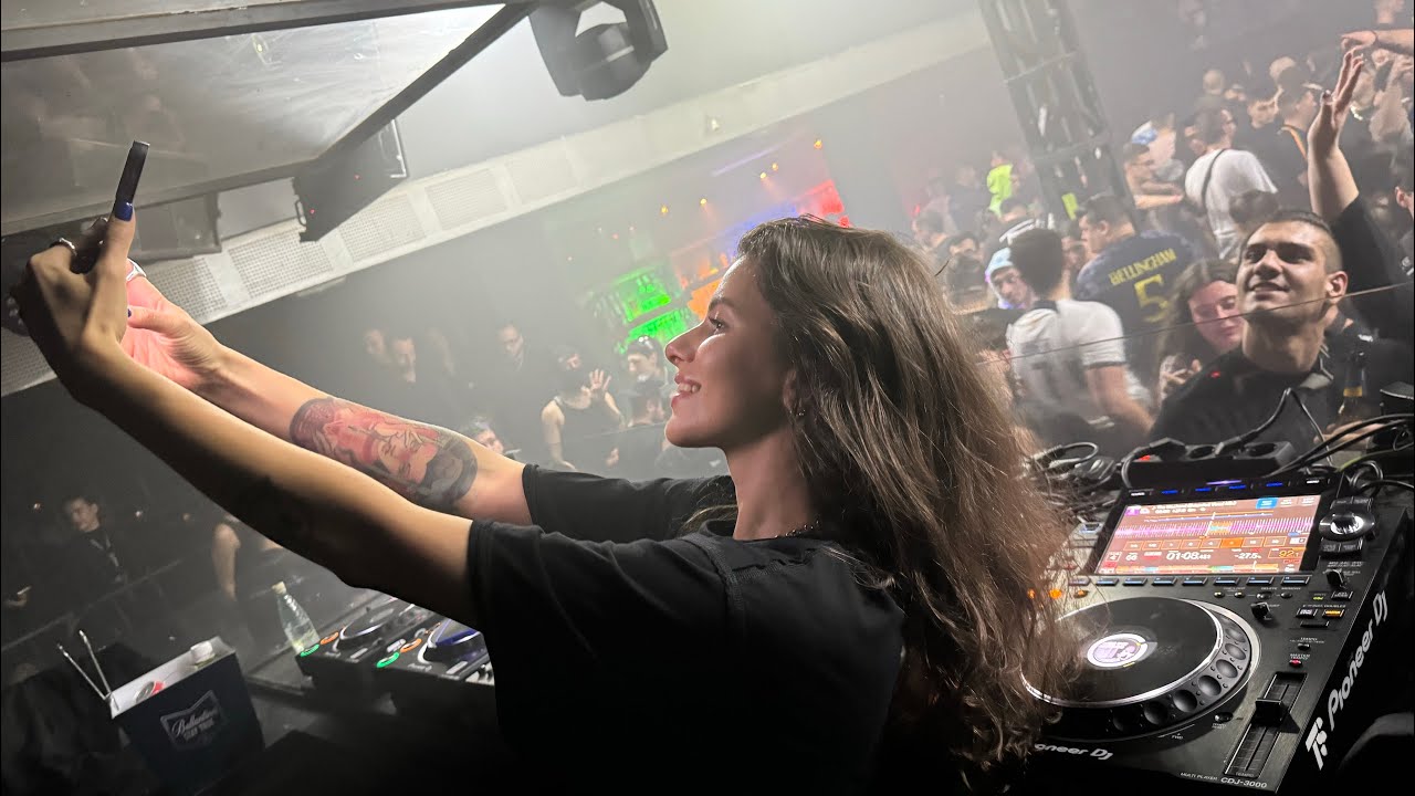 Daria Kolosova closing Barraca Valencia /\\\\