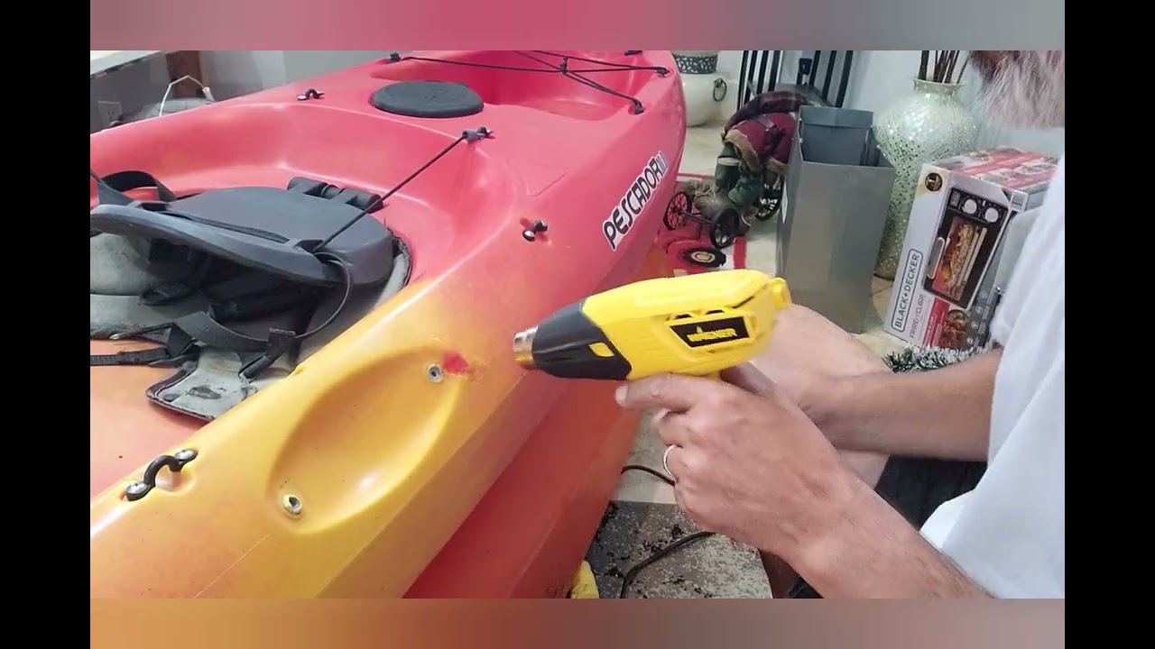 Заделываю дыру в байдарке ведром из строительного магазина #лодка #рыбалка #байдарка