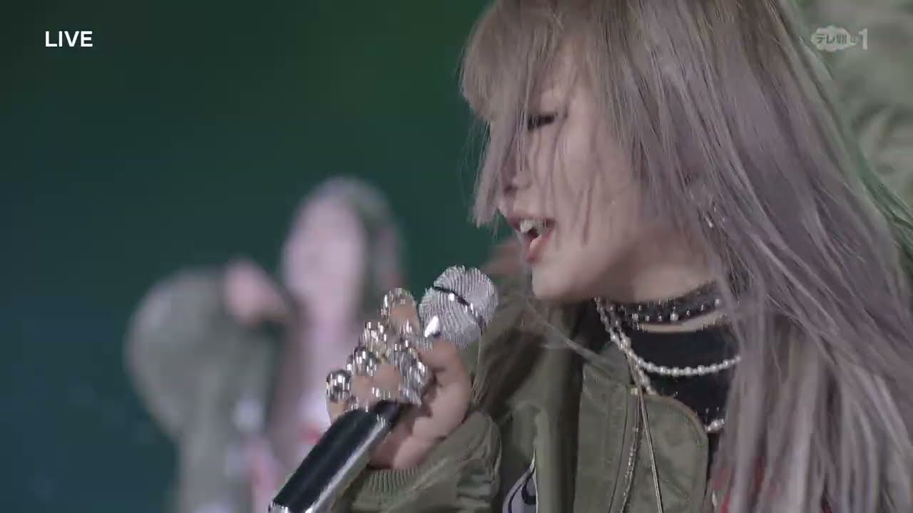 2NE1 - 'CRUSH' + 'I DON'T CARE' + 'UGLY' + 'GO AWAY' (MEDLEY) LIVE PERFORMANCES