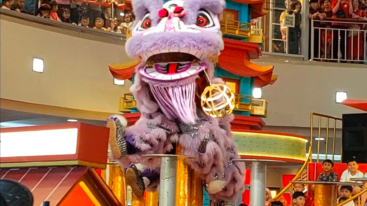 Barongsai Lion Dance on the Poles | CNY Festival in Jakarta, Indonesia