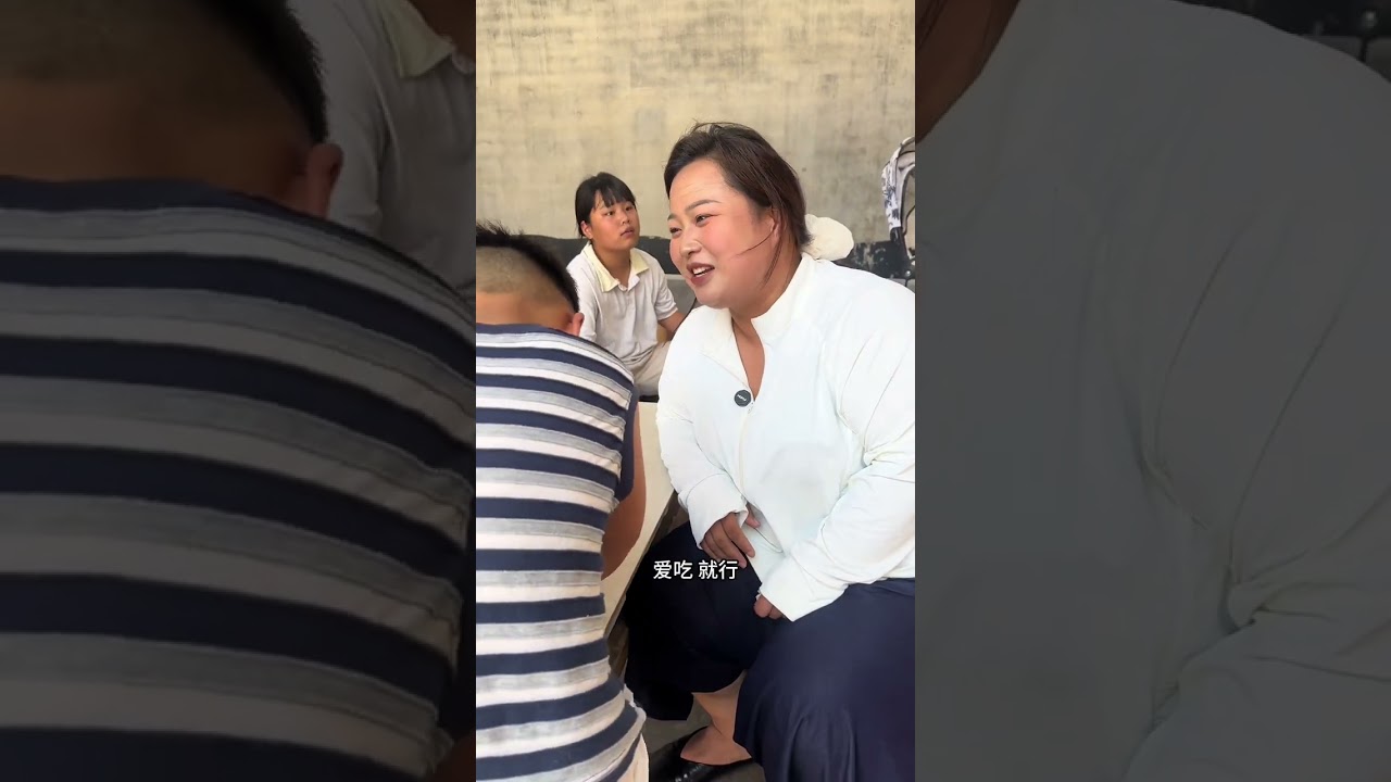 从“不想做”到“愿意做”，软磨硬泡下婆婆终于答应安排西瓜酱喽 ！买了100斤西瓜却遭唠叨，儿子秒变挡箭牌护妈又护酱～ #vlog日常 #家庭vlog日常 #纪录美好生活