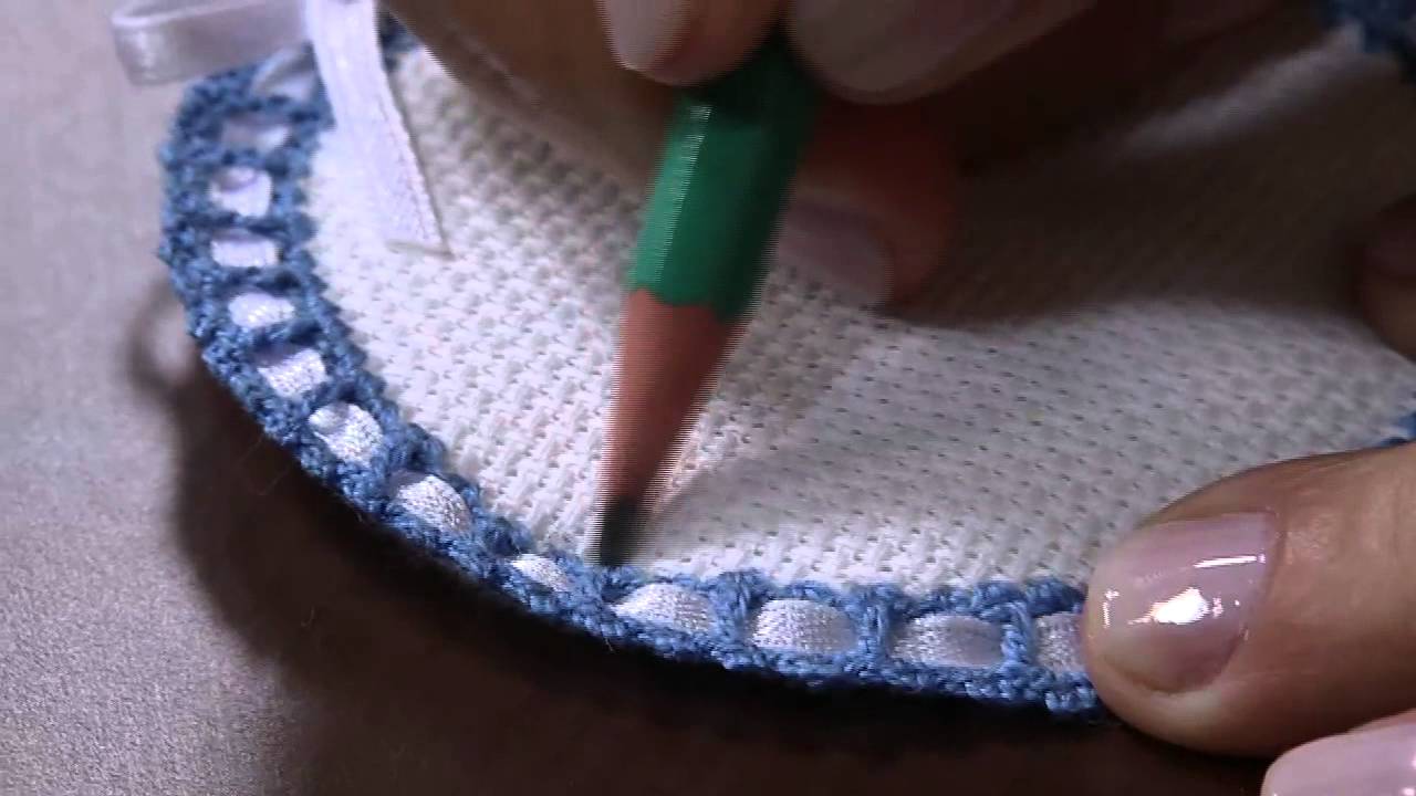 12/09/2013 Mulher.com- Medalhão com acabamento em crochê para aplicação - Selma Cruz -(Bloco2/2)