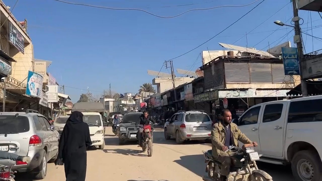 الحياة تعود تدريجيا لمدينة جنديرس بريف حلب بعد ثلاثة عشر يوما على الزلزال