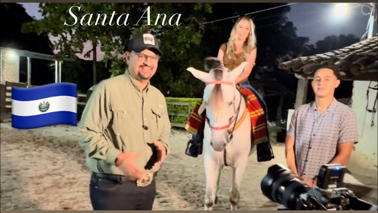 GRINGA Y EL ALCALDE DE SANTA ANA EL SALVADOR MONTANDO CABALLOS JUNTOS😃🇸🇻