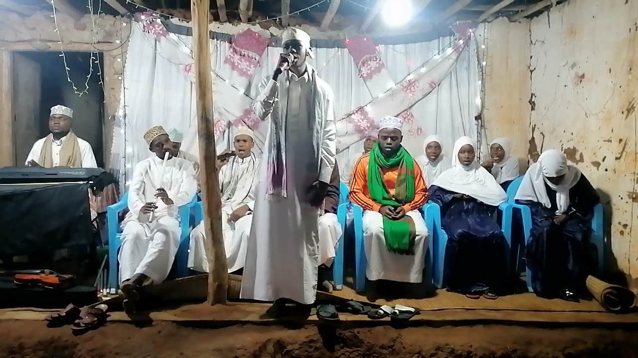 Qaswida (Ni zawadi gani) ilioimbwa na waimbaji mahodari kutoka firqatul aashiqin kwenye harusi kwale