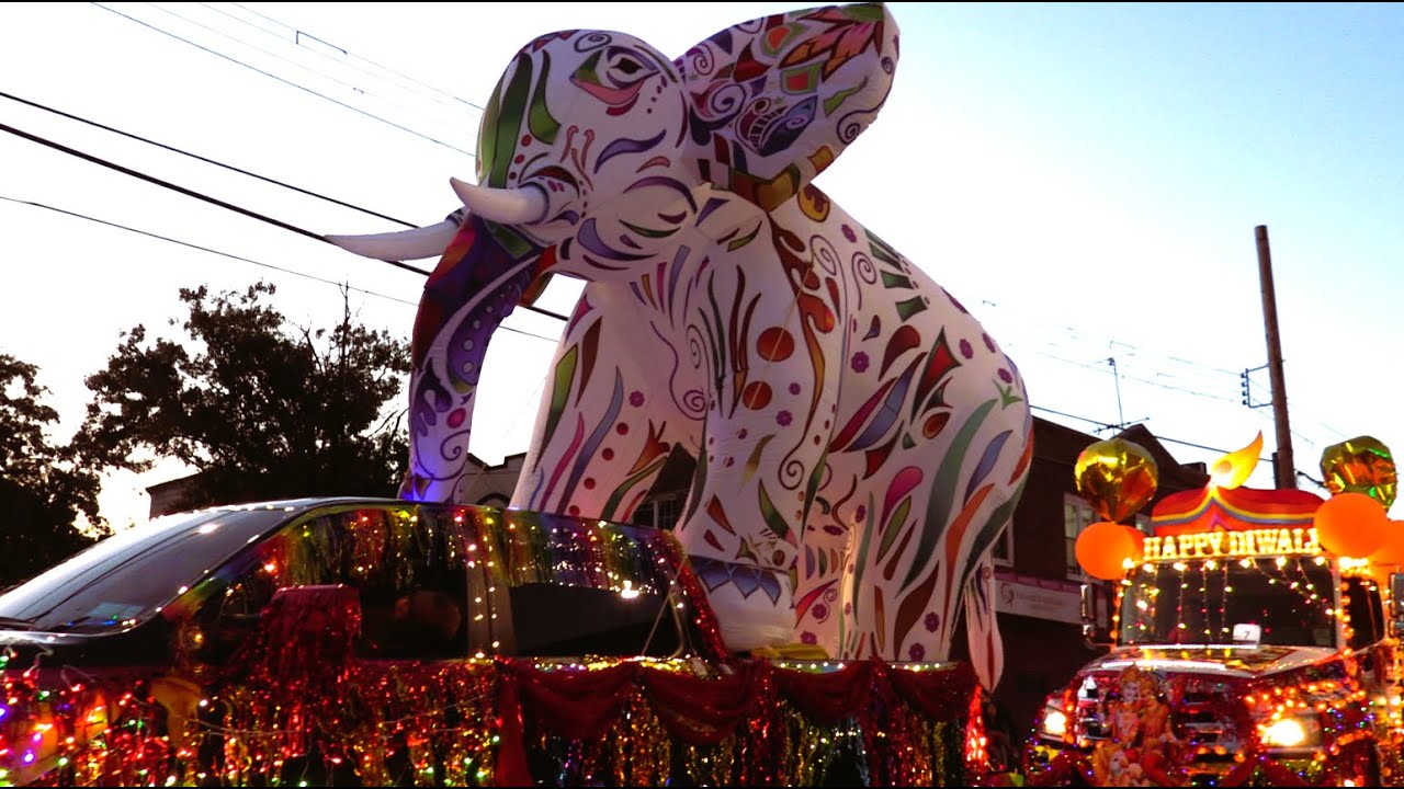 Парад королев кортежа Дивали 2025