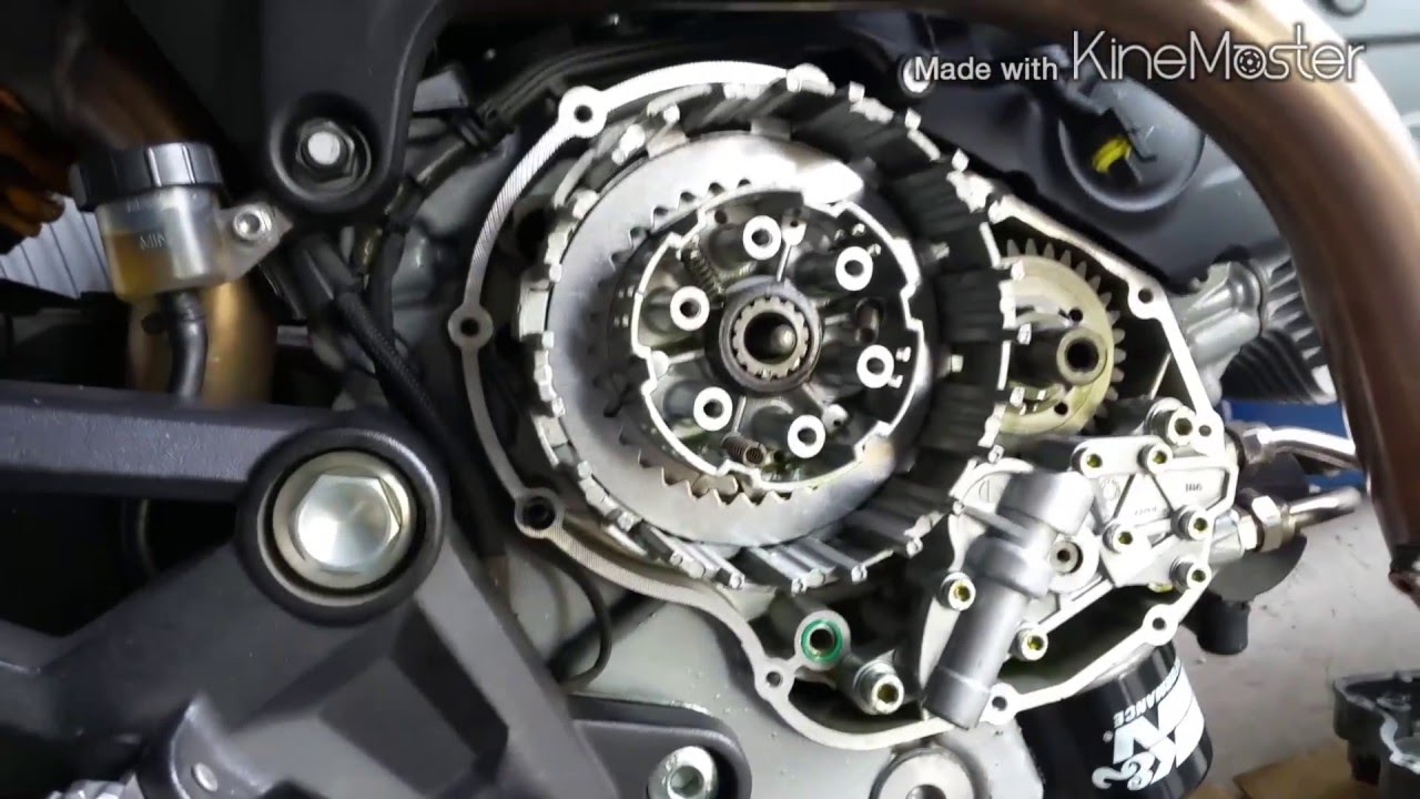 Ducati monster 796 clutch plates change out.