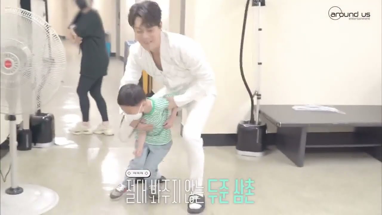 조카가와서 놀아주는 윤두준삼촌