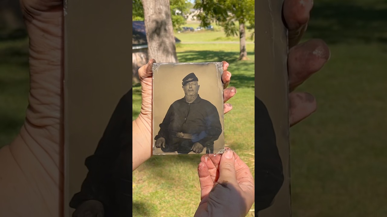 The Magic of Tintype Photography in 60 Seconds! 💯 with the Charleston TinTypist