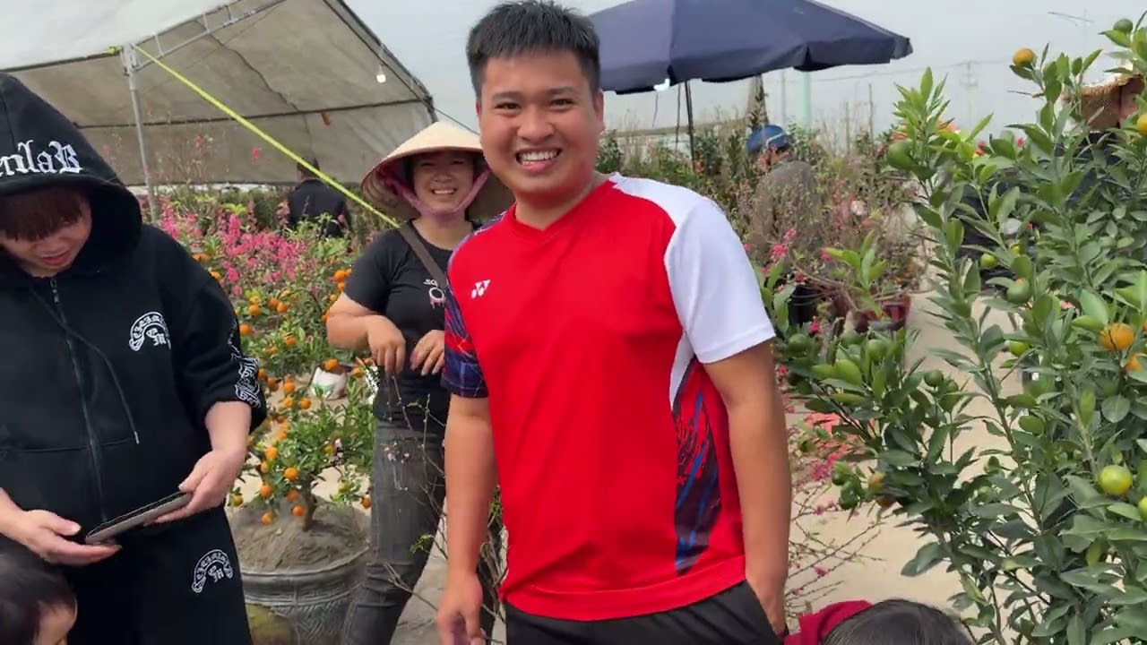 Anh Còi Chở Chị Sen Đi Chơi Chợ Tết