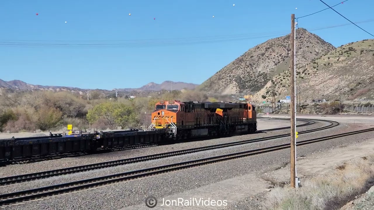 12/28/25 Pre: EB BNSF B train passes Cajon Jct