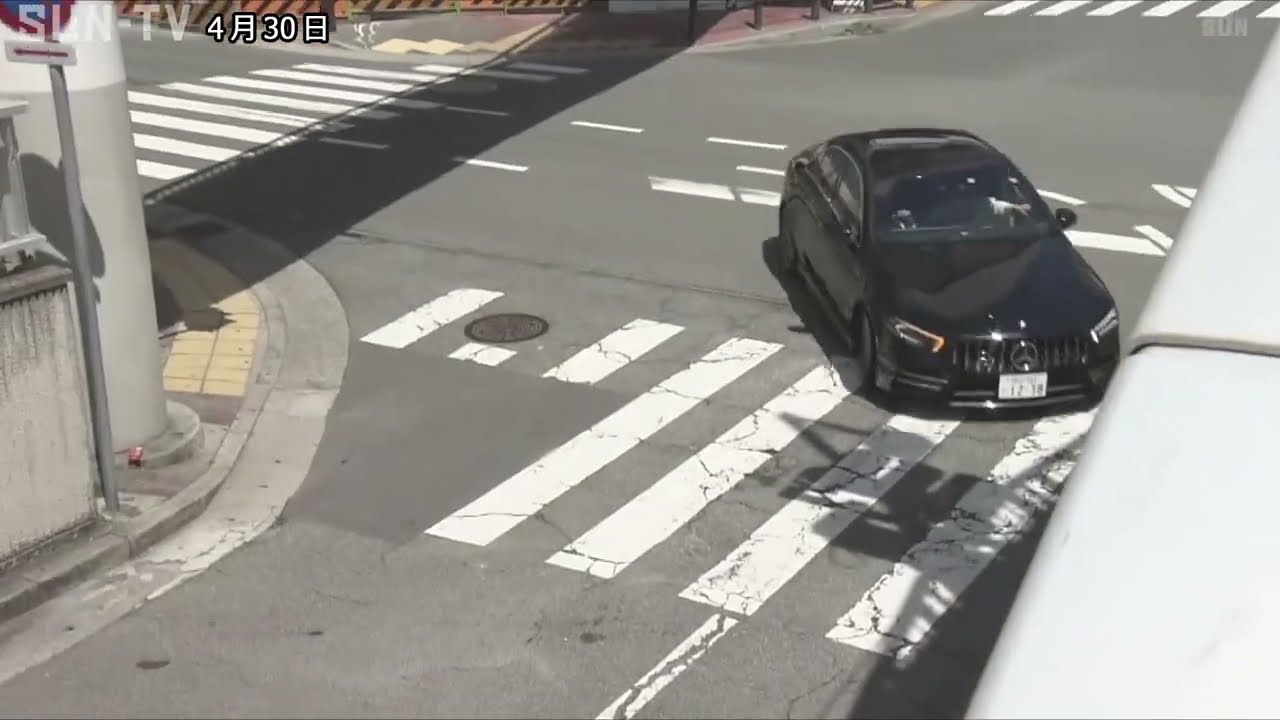 阪急塚口駅近くの交差点　女性がはねられ死亡