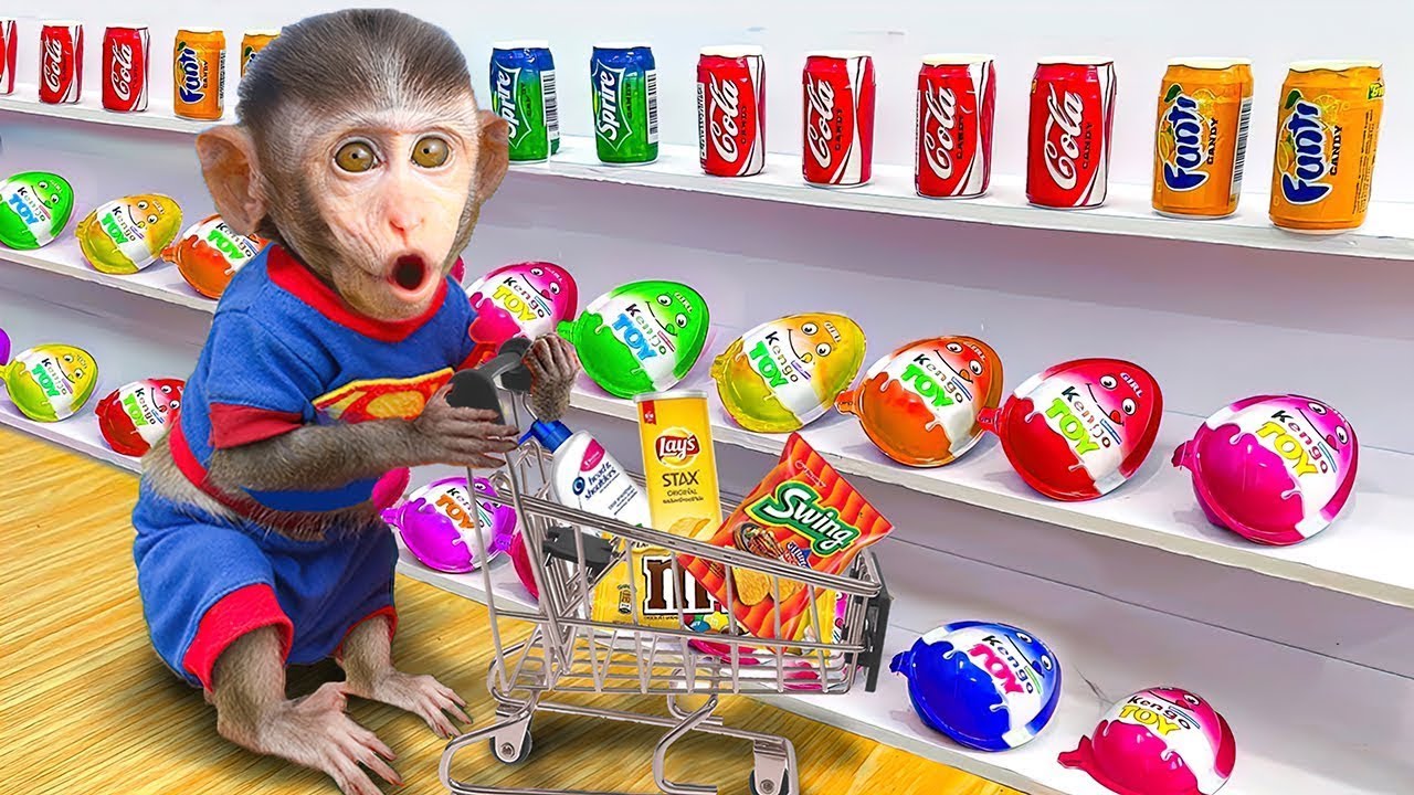 Chu Chu baby monkey eats rainbow ice cream with puppies and swims with ducklings in the garden