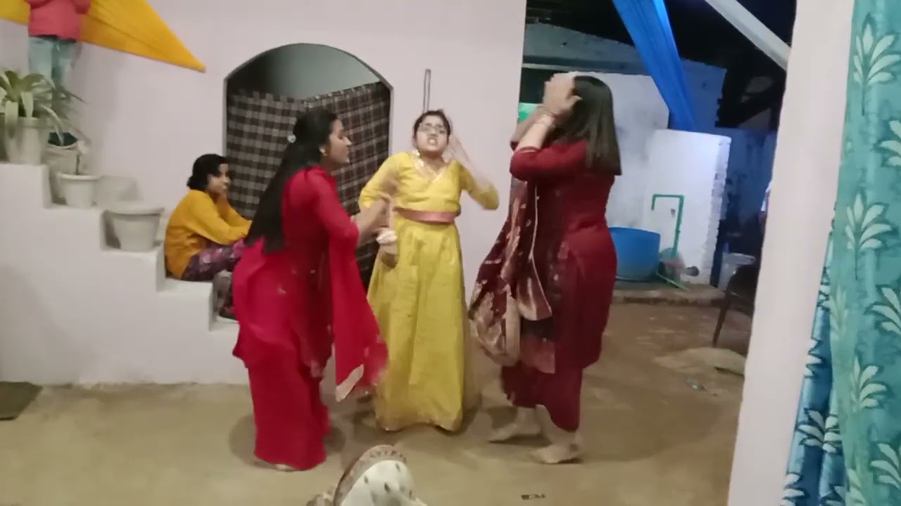 हल्दी लगाओ रे मेहंदी लगाओ रे