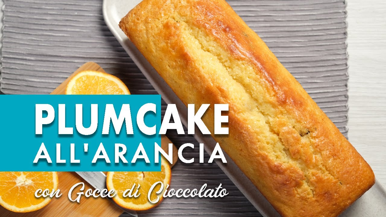 Plumcake allo yogurt con gocce di cioccolato al profumo d’arancia | Ricetta semplice e veloce