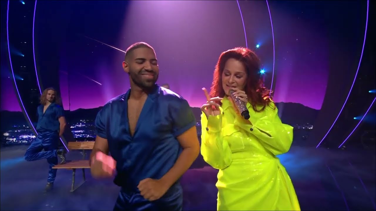 Andrea Berg - Viel zu schön um wahr zu sein (Offizieller Live-Clip)
