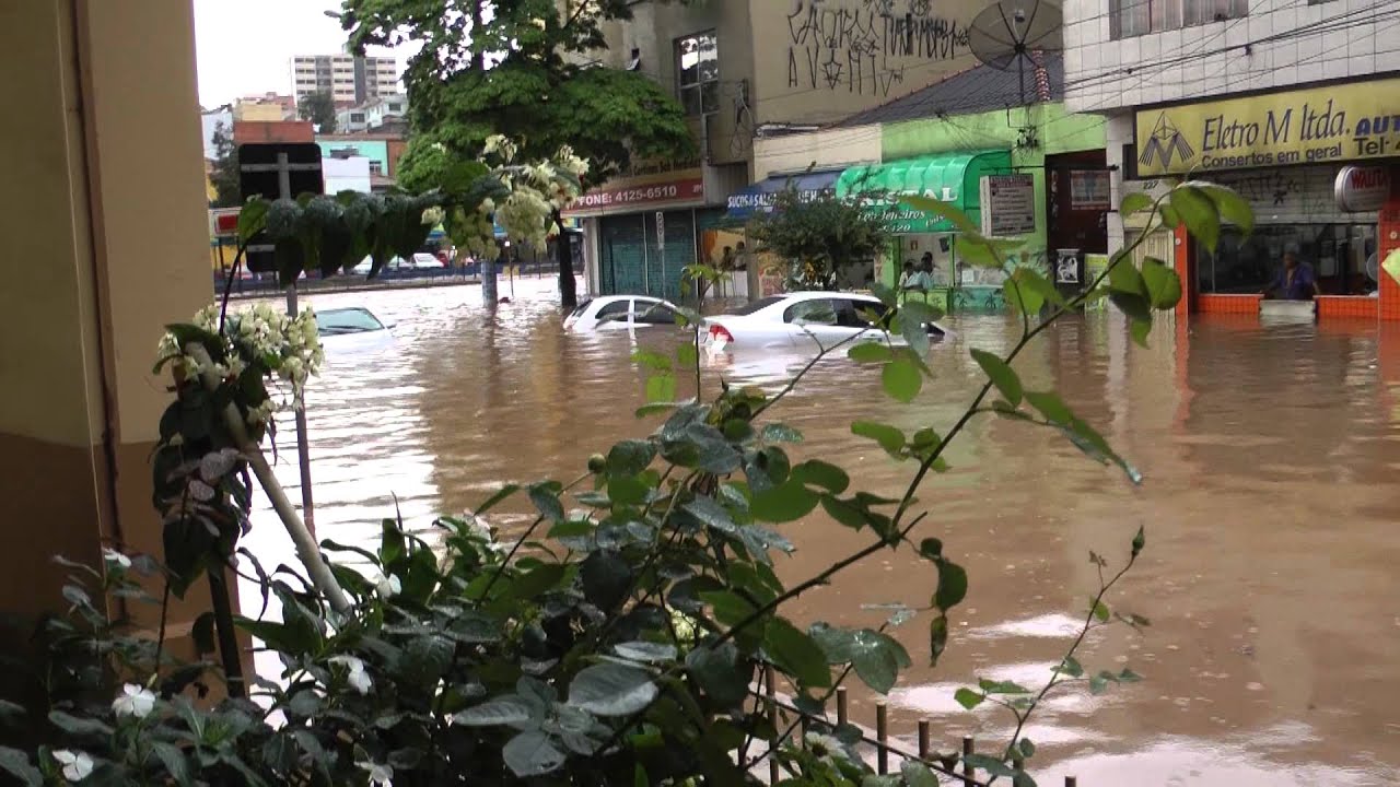 São Bernardo do campo alagado parte 03 enchente centro Rua Rio Branco 17 janeiro 2012