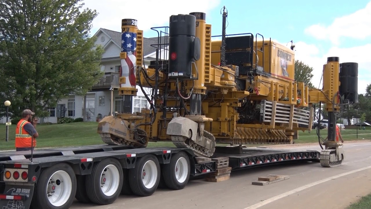 GOMACO GP3 Slipform Paver; Loading onto trailer; Cedar Rapids, Iowa