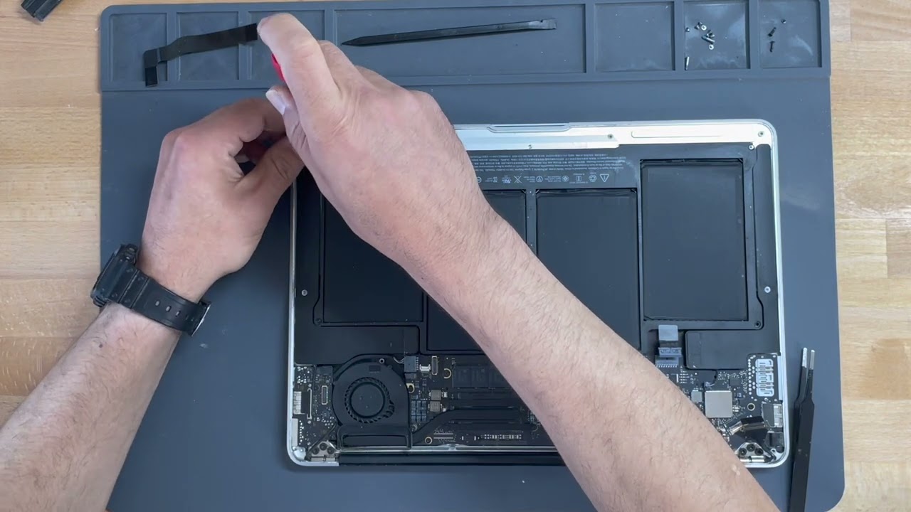MacBook Air 13 2017 A1466 Keyboard Replacement & Trackpad Repair