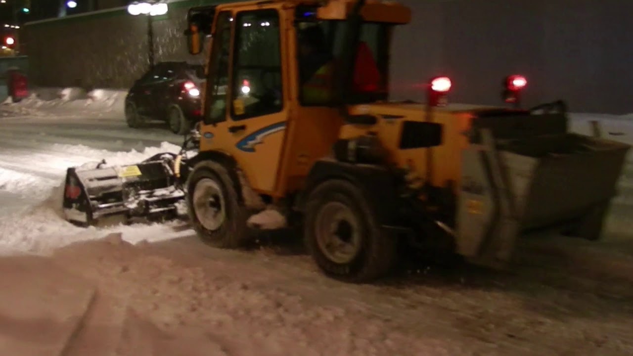 Wille 265 with Zoom-plow in Canada