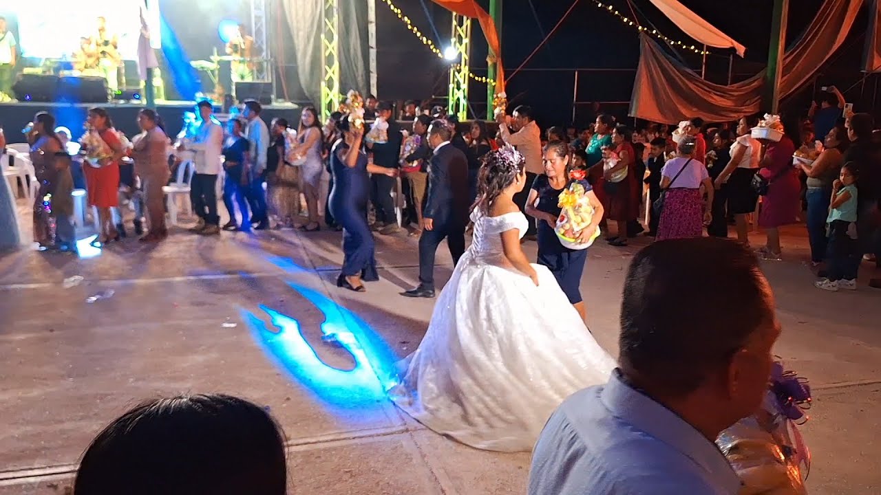 EL BAILE DE LA FRUTA EN LA BODA DE LUIS FERNANDO Y MARIA ELIZABETH / 2026