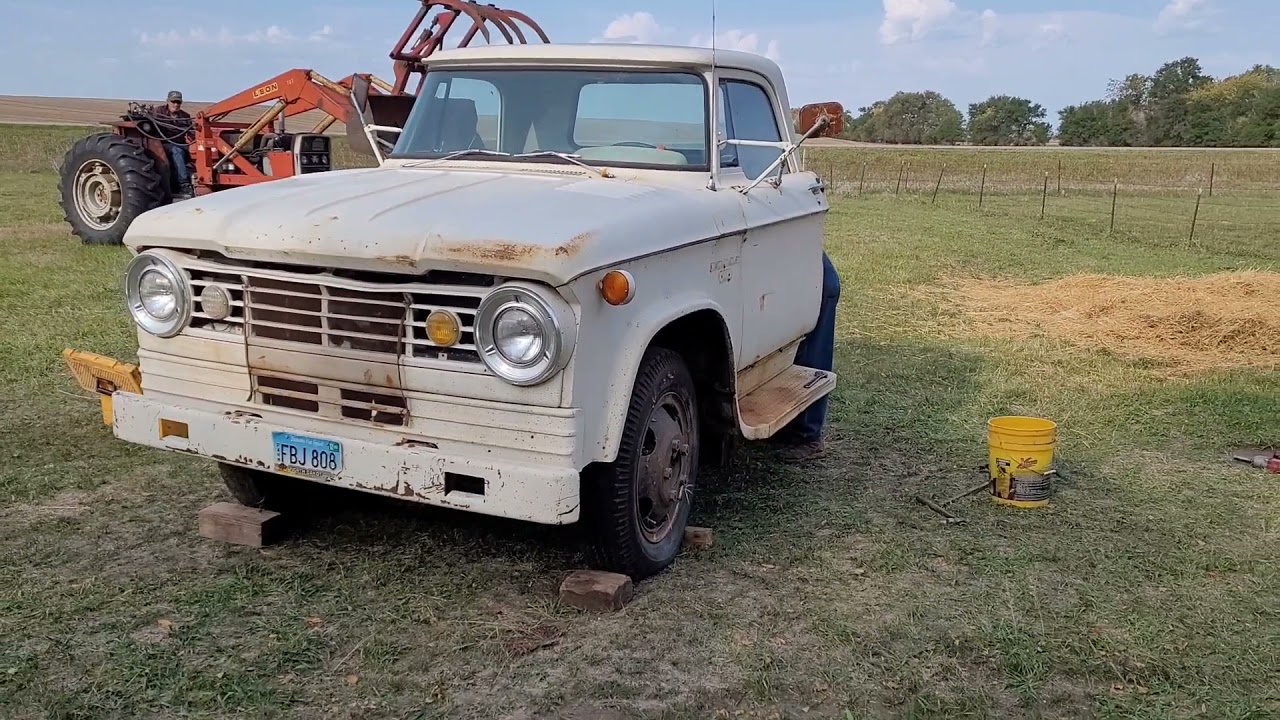Спасение Dodge Sweptline и БОЛЬШОЙ тур по свалке. Dodge, Ford, International, Studebaker и другие!