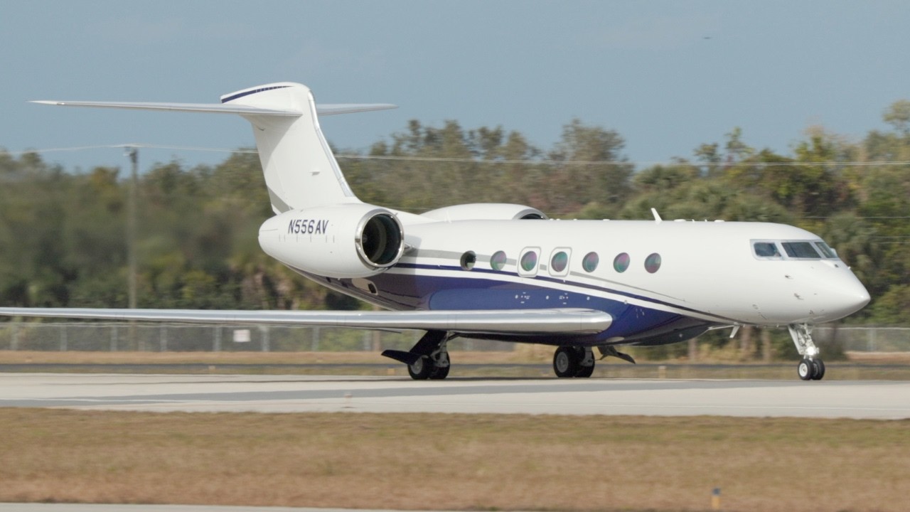 SARASOTA AIRPORT PRIVATE JETS | Plane landing and takeoff video