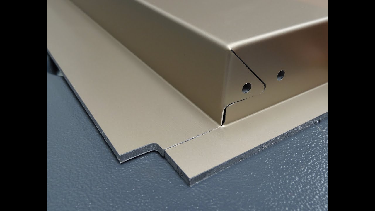 UpDownCenter: Fassadenblech aus Alu-Verbundmaterial | UpDownCenter: Alumimium composite facade panel