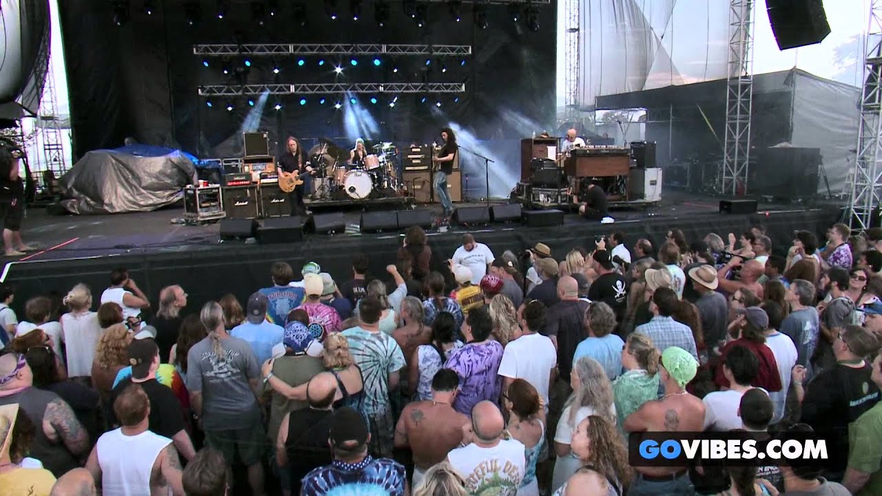 Gov't Mule performs "Working Class Hero" at Gathering of the Vibes Music Festival 2013