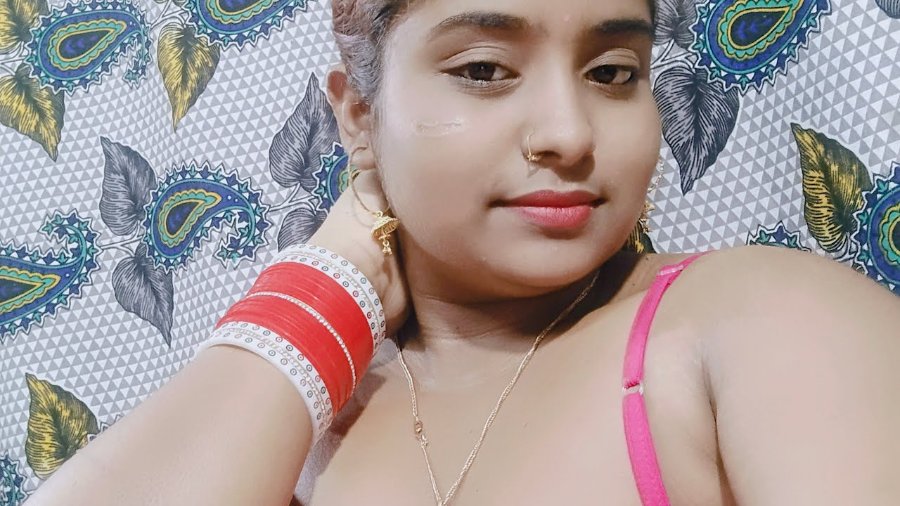 Riya das এখন লাইভ! চলো এসে গেছি গল্প করতে তোমাদের সাথে জয়েন্ট হও তোমরা আমার লাইভে👍😊