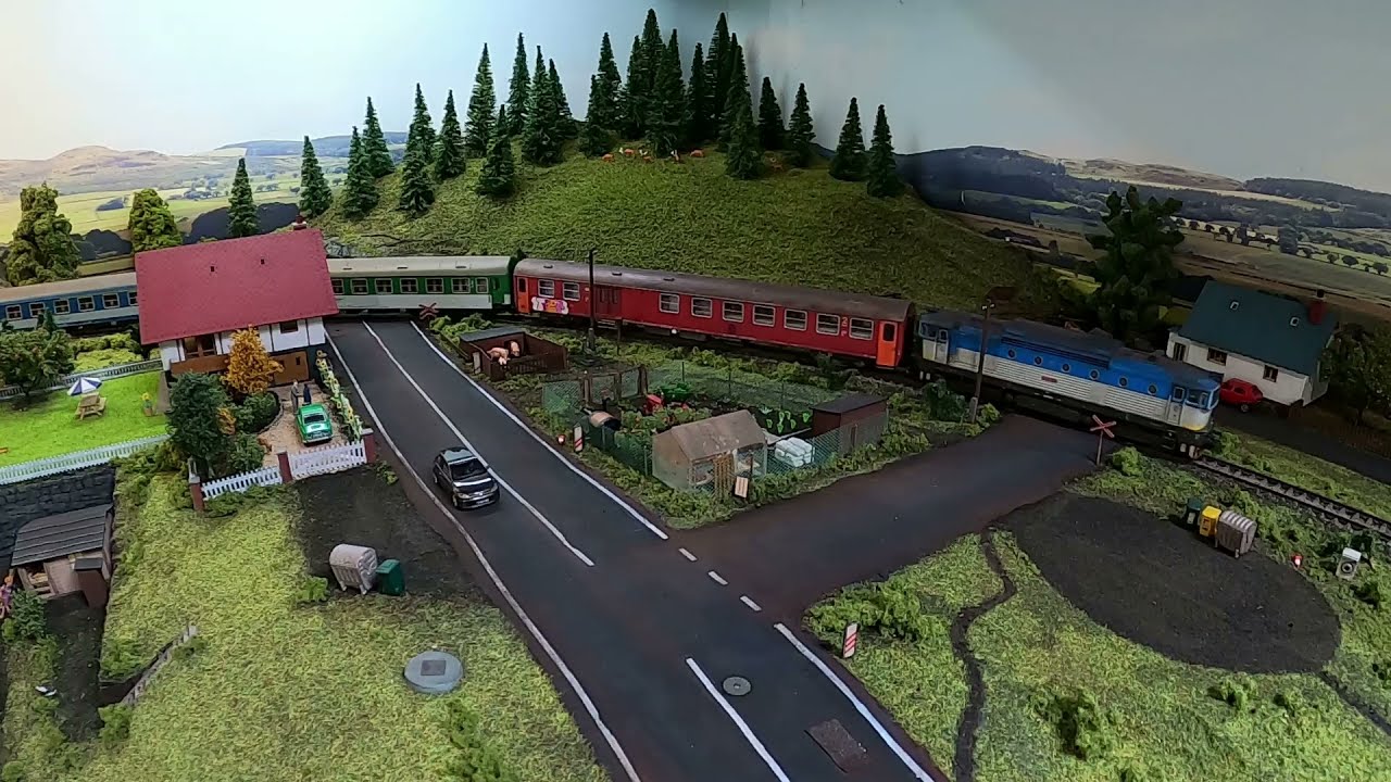 Stakč&iacute;n HO Model Railway - ZSSK Overnight Train.