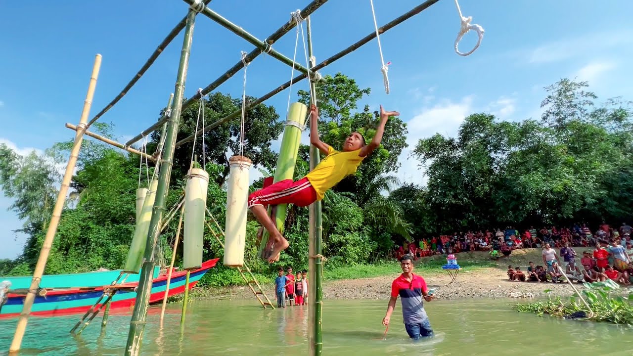 পানির উপর ছেলেদের কমান্ডো চ্যালেঞ্জ। কঠিন আর মজার প্রতিযোগিতা। Commando Game of Village on Water