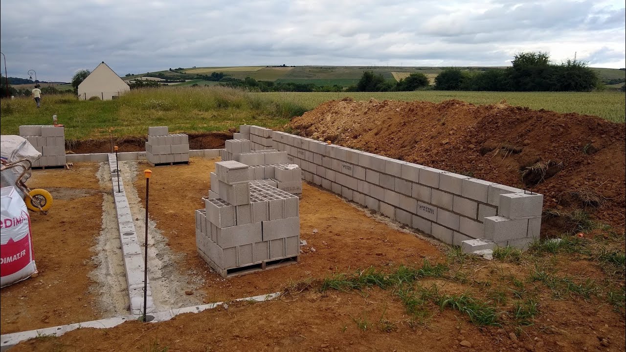 Construction d'une maison de plain-pied, Étape 3 : murs du vide sanitaire
