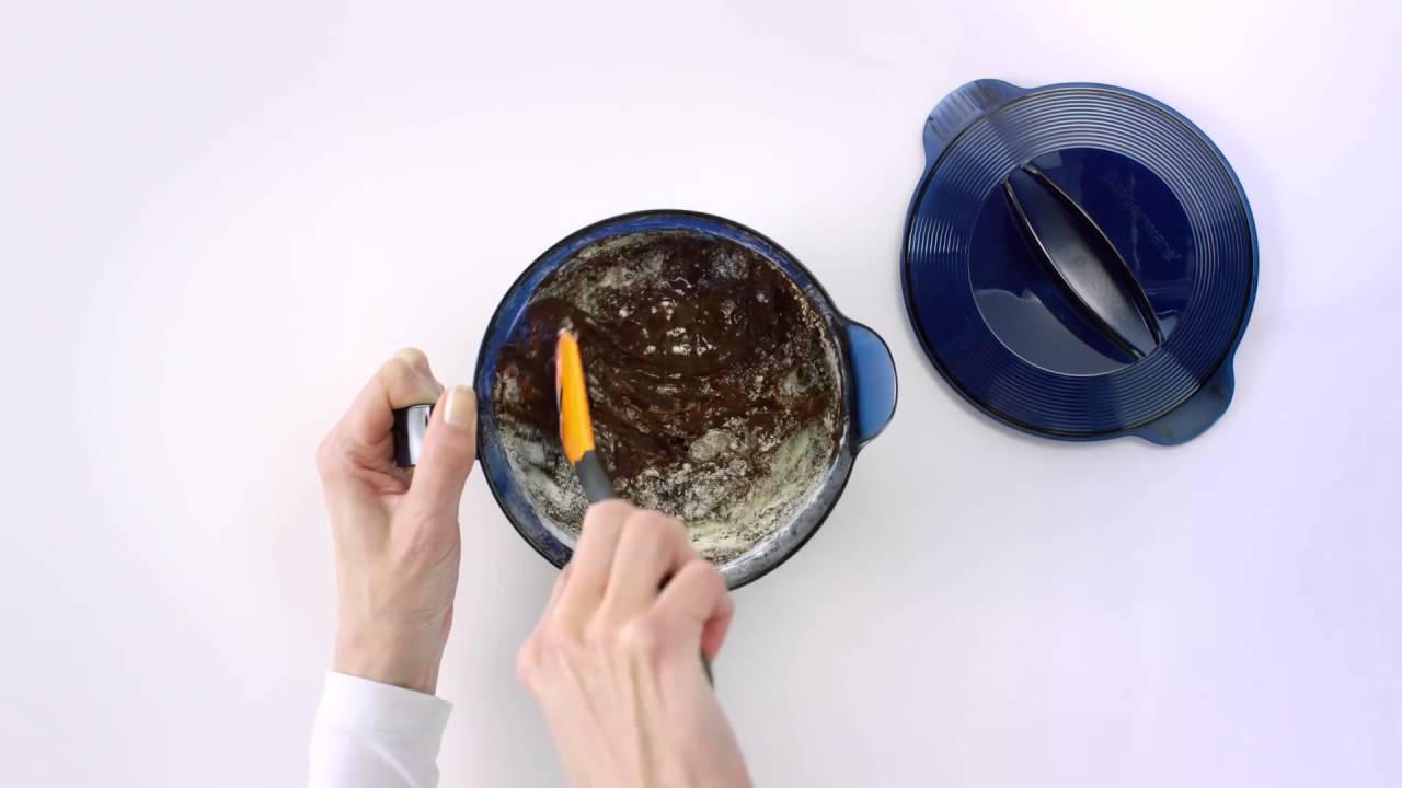 Receita Bolo de Chocolate Rápido com Tupperware