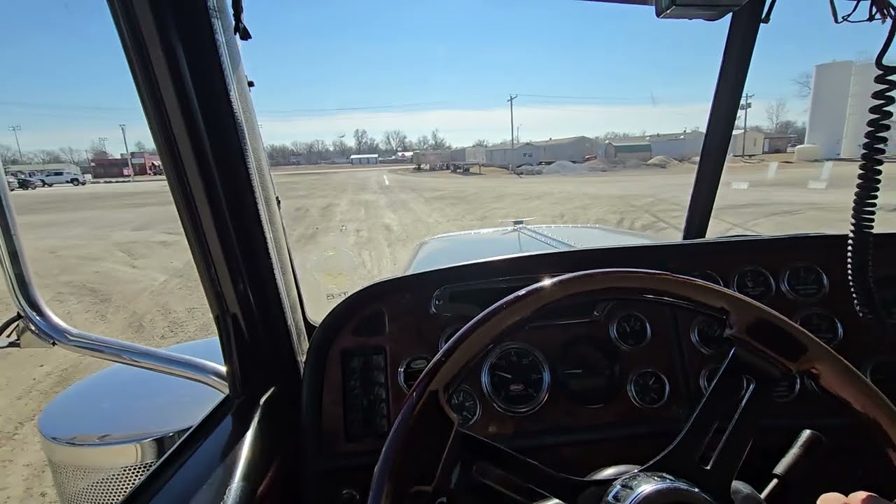2005 Peterbilt 379 Sleeper Truck | Sexton Auctioneers February 2026 Online Equipment Auction