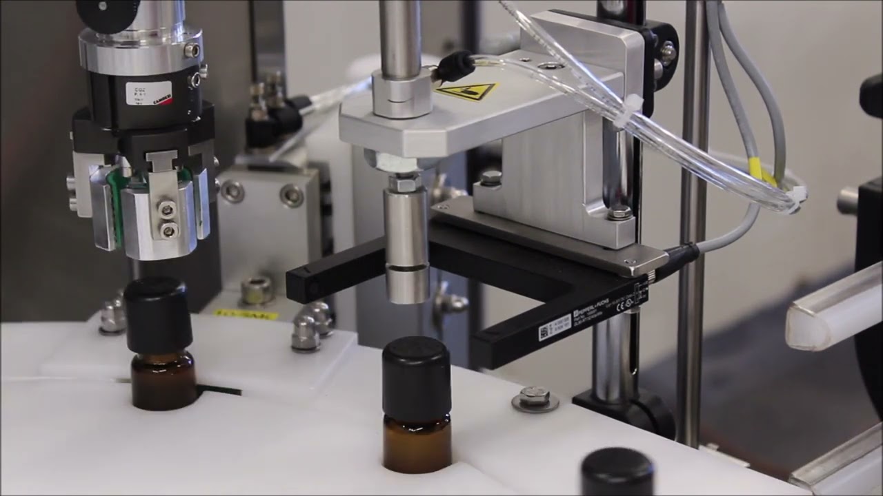 Abfüllmaschine Minican Universal für Rundflaschen mit Etikettierer