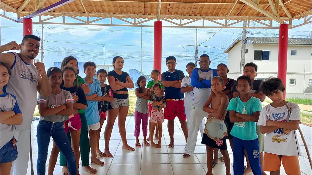 Capoeira é união família veja esse vídeo 